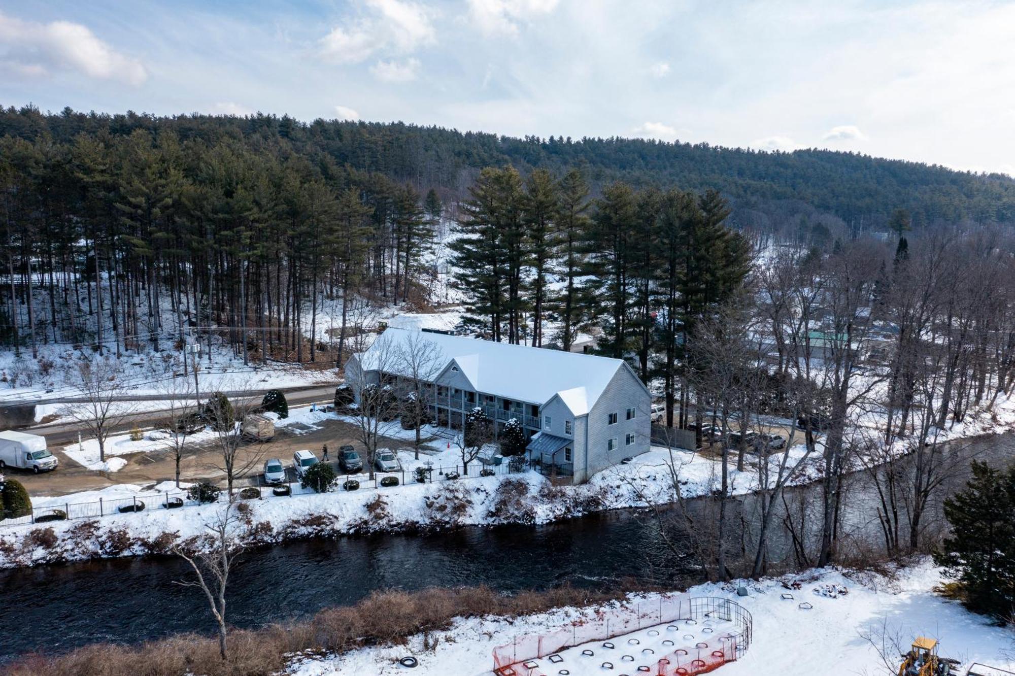 Riverhouse By Weekender Formerly Jack Daniels Inn Питерборо Экстерьер фото